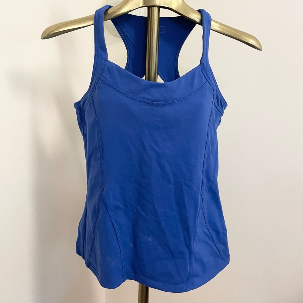 Pretty Athleta sports top!